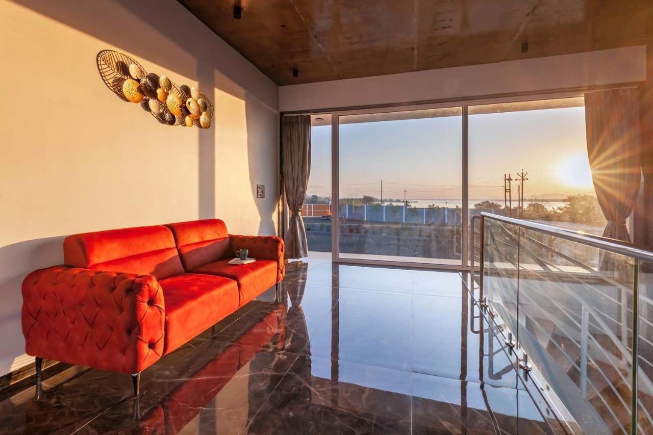 Stayvista'S Bellisimo Panorama - Lakeside Oasis With Infinity Pool, Modern Interiors, Open-To-Sky Bathtub, And Lush Green Lawn Nashik Luaran gambar