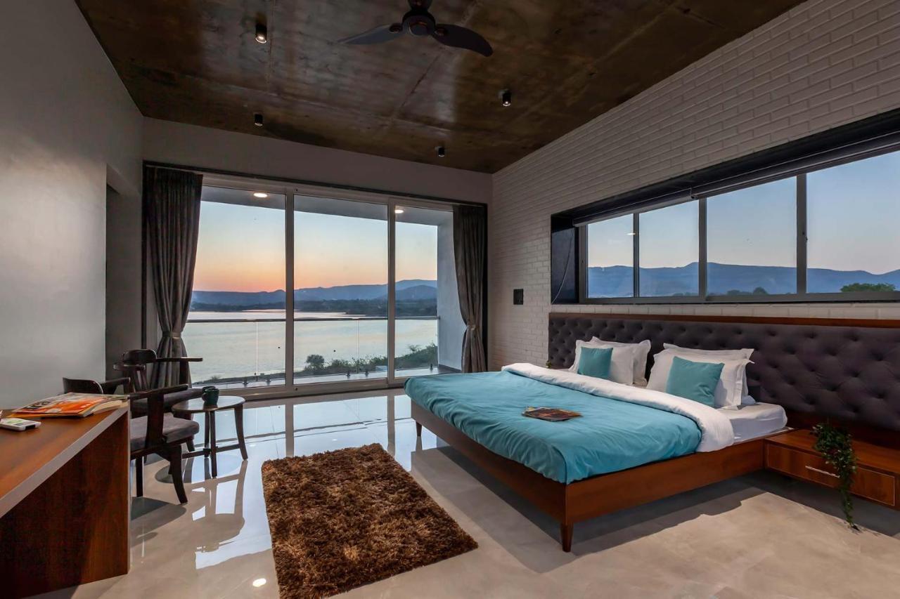 Stayvista'S Bellisimo Panorama - Lakeside Oasis With Infinity Pool, Modern Interiors, Open-To-Sky Bathtub, And Lush Green Lawn Nashik Luaran gambar